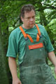 Click to see it big Ich mit Kettensäge, Impression aus dem Wald
